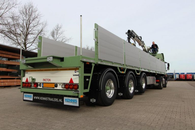 Oegema transport deploys multifunctional Kennis crane semi-trailers