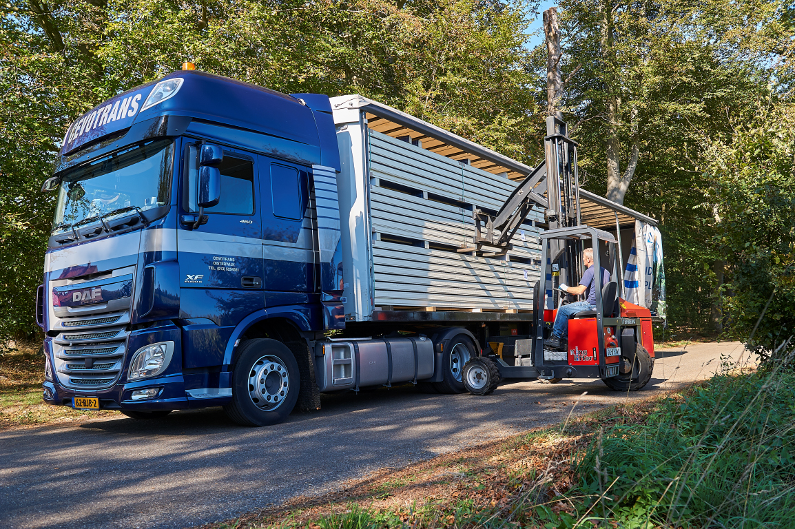 EFFORTLESS LOADING AND UNLOADING PLUS MANOEUVERABILITY ARE CRUCIAL FOR CEVOTRANS