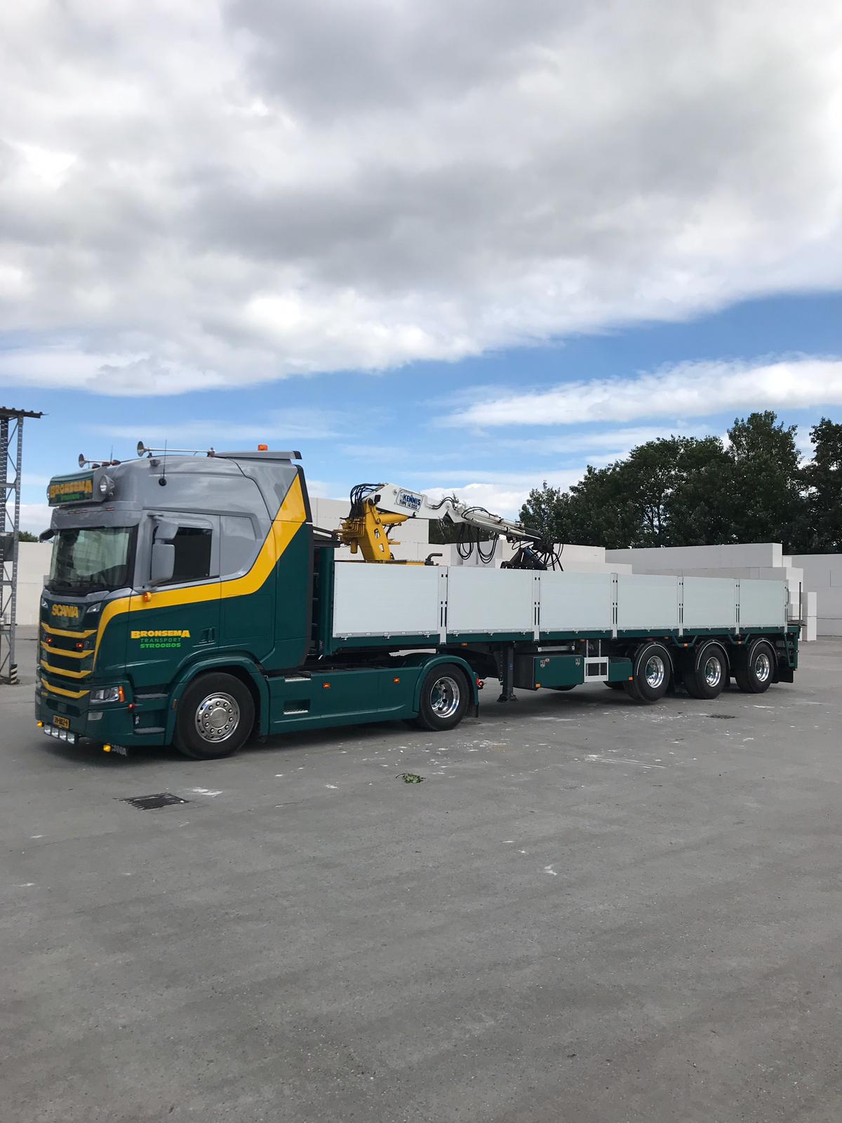 PACTON/KENNIS CRANE SEMI-TRAILER FOR BRONSEMA STONE TRADE AND TRANSPORT