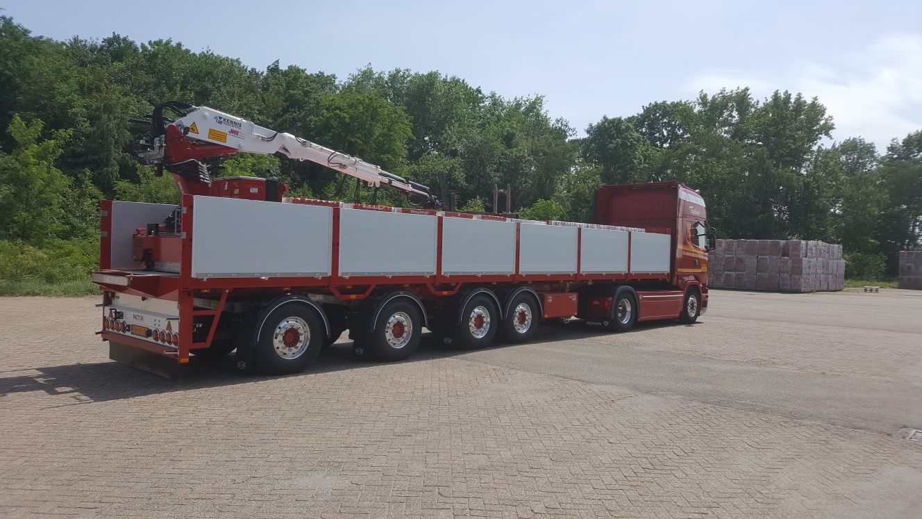 FOUR-AXLED PACTON CRANE SEMI-TRAILER IS THE MOST ECONOMICAL CHOICE FOR KANT TRANSPORT