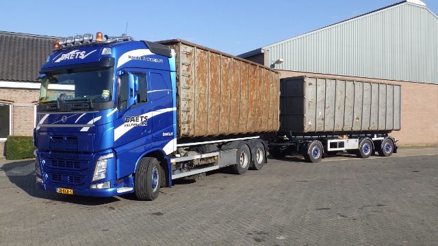 WIDESPREAD AXLE GROUP PREVENTS NEW SEMI-TRAILERS FOR BAETS FROM TURNING OVER