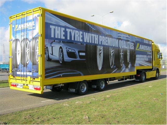 Inter-sprint reinforces their tyre distribution with five FLOOR stepdeck trailers