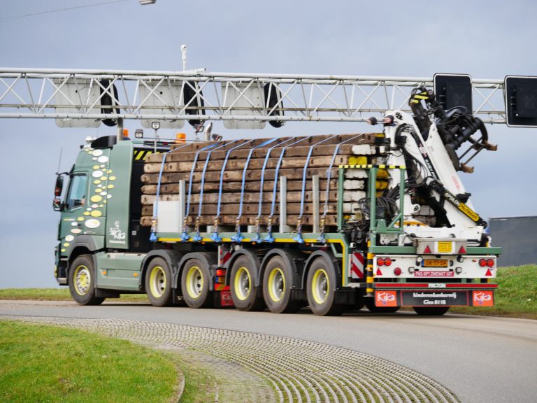 R. KAMERMANS TRANSPORT PROMOTES KIKA ON LATEST SEMI-TRAILER