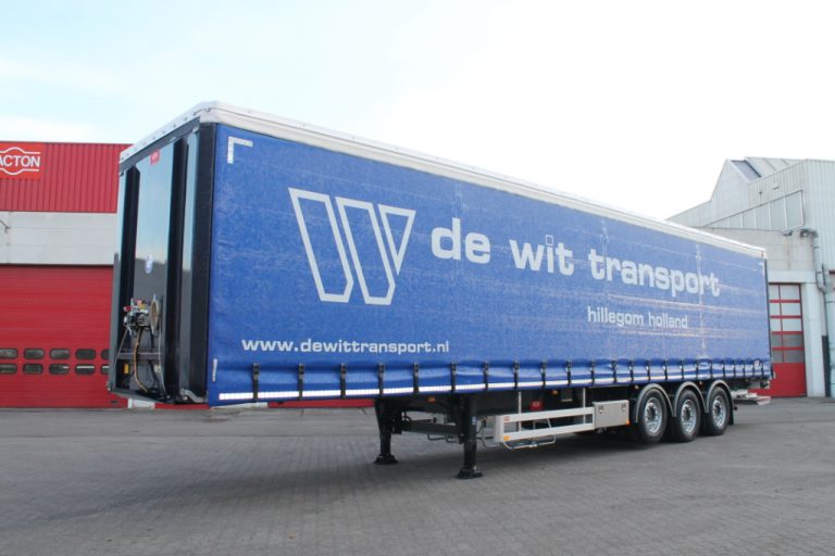 3-axle curtainside trailers with coil ducts and tailgates