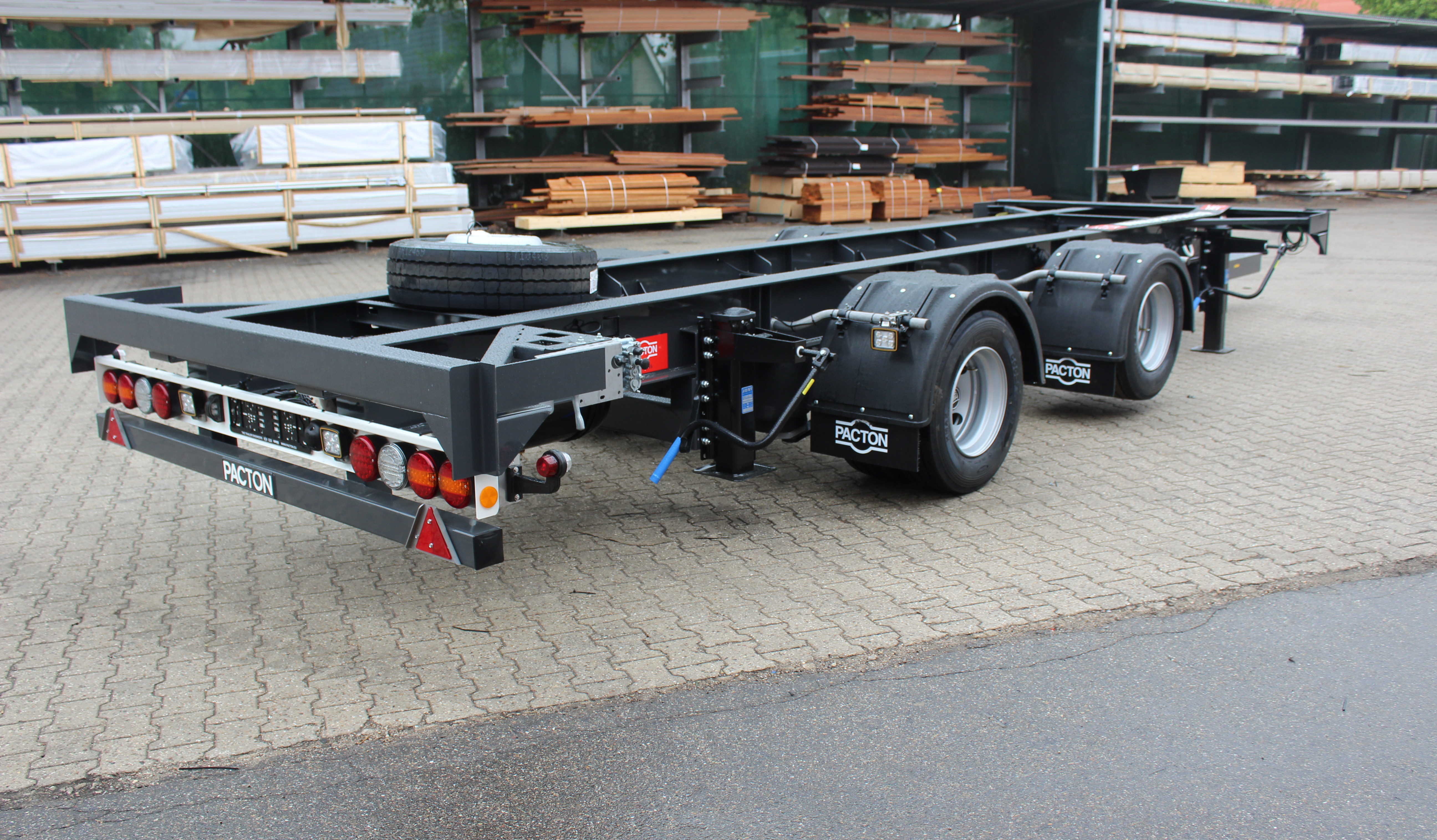 CENTRE AXLE TRAILER