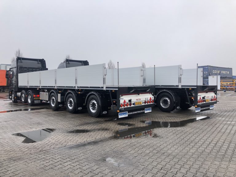 Bouwcenter Nelemans deploys duo Flexible Pacton/Kennis Crane Semi-Trailers