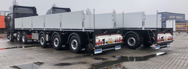 Bouwcenter Nelemans zet duo flexibele Pacton/Kennis kraantrailers in