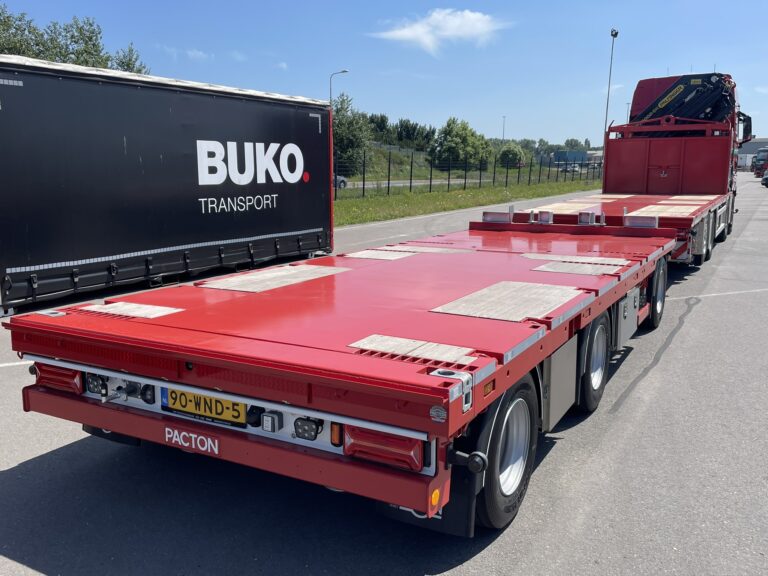 Multifunctional, double extendable Pacton trailer for BUKO Transport